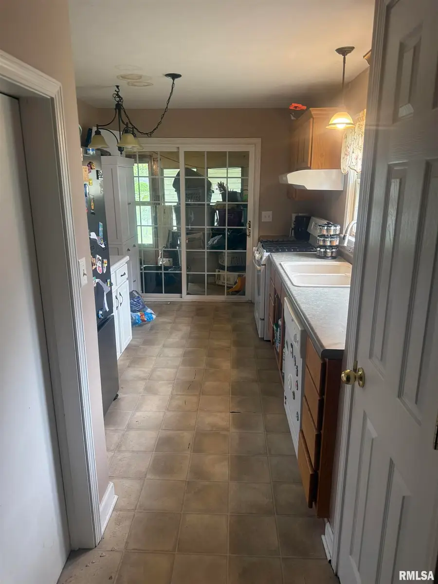 506 W Madison Street, Athens, IL 61613 - #3