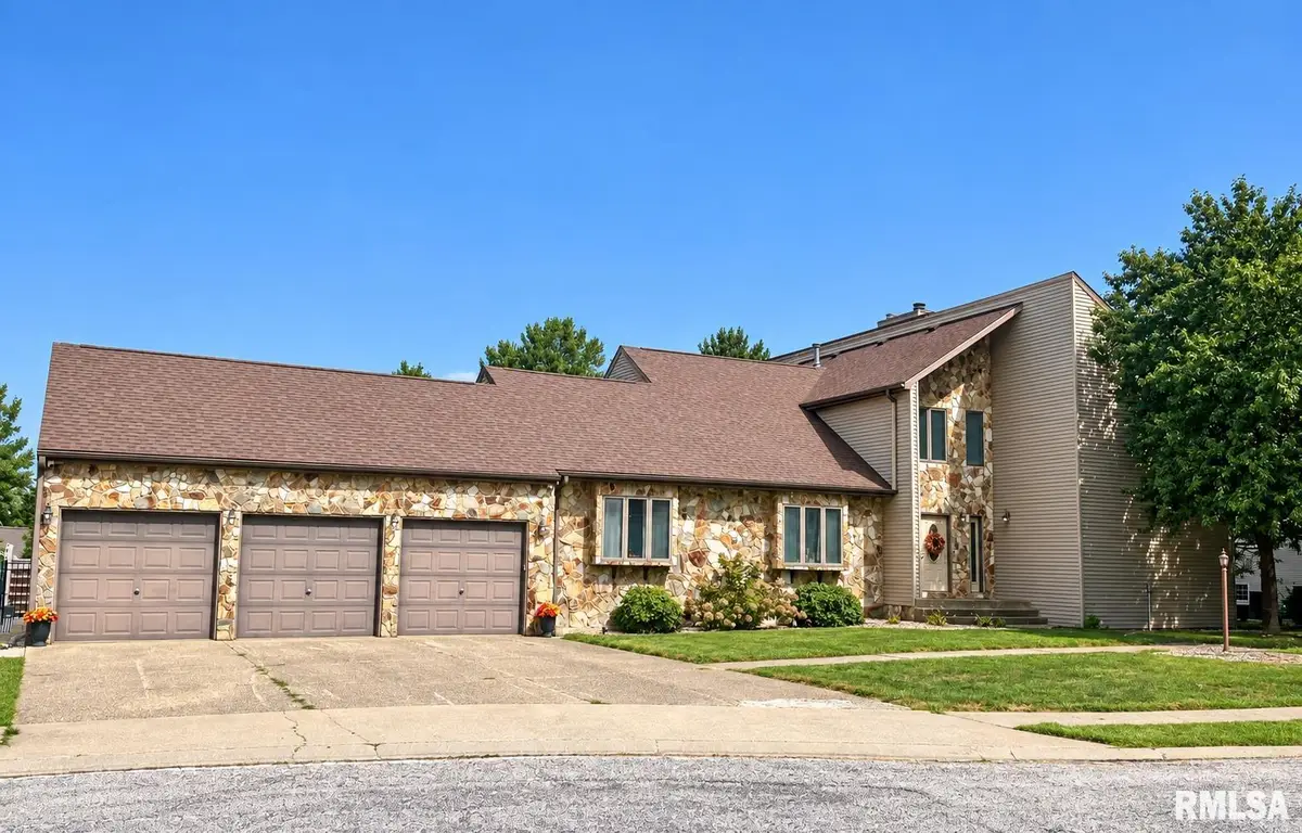 4 Monterey Court, Jacksonville, IL 62650 - #1