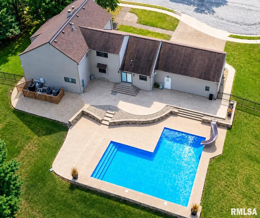 4 Monterey Court, Jacksonville, IL 62650 - #2