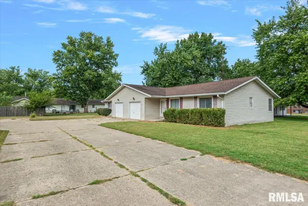 33 Mueller Court, Riverton, IL 62561-9734
