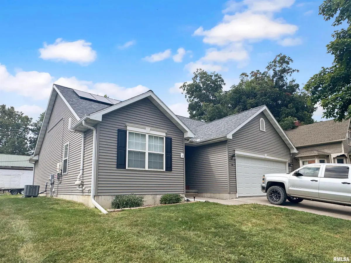 118 E North Street, Mount Sterling, IL 62353 - #1