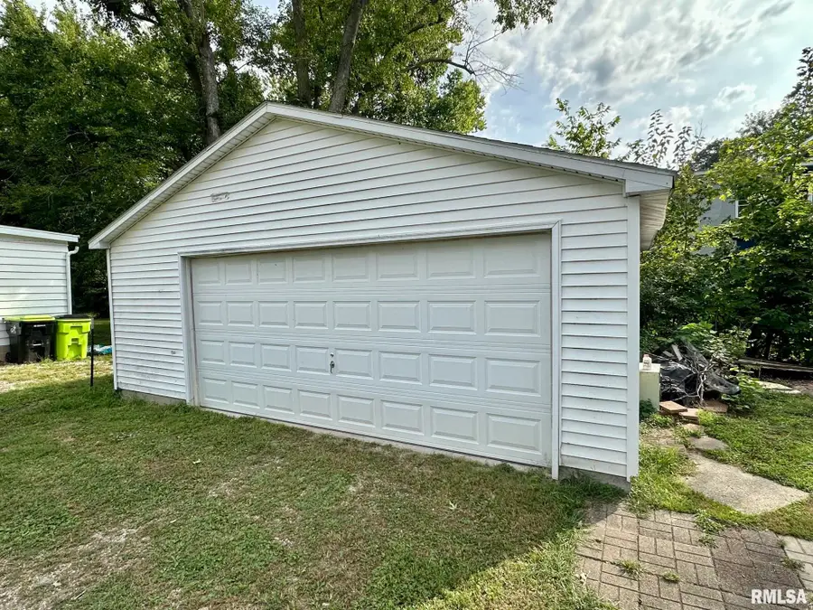820 E State Street, Jacksonville, IL 62650 - #3