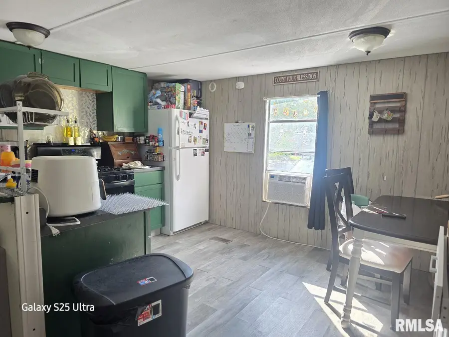 2621 W Valley View Drive, Quincy, IL 62305 - #2