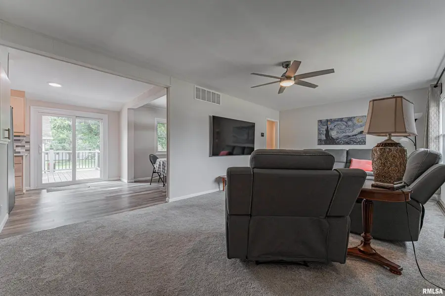 1515 E High Street, Mason City, IL 62664 - #3