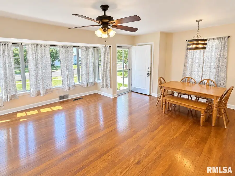 304 Laurel Drive, Jacksonville, IL 62650 - #3