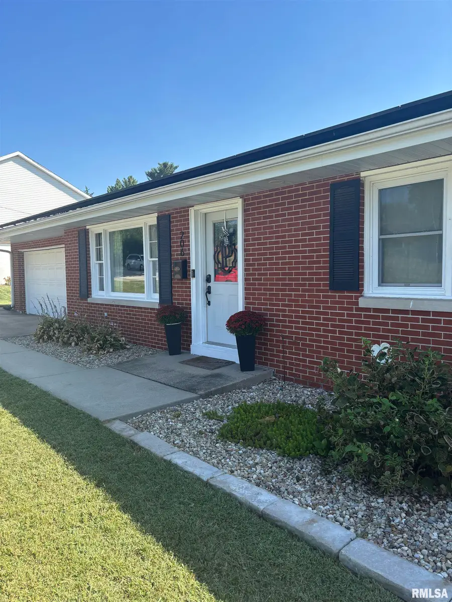 206 Massey Lane, Jacksonville, IL 62650 - #2