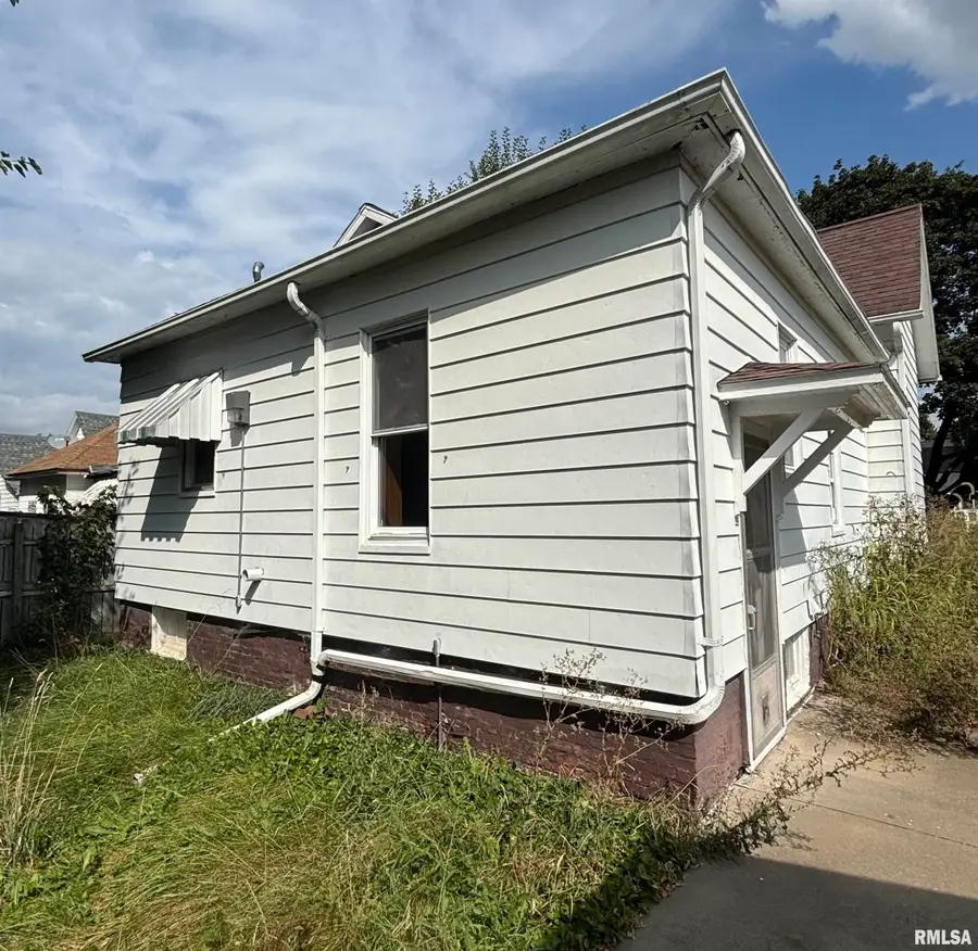 458 Clark Street, Galesburg, IL 61401 - #3