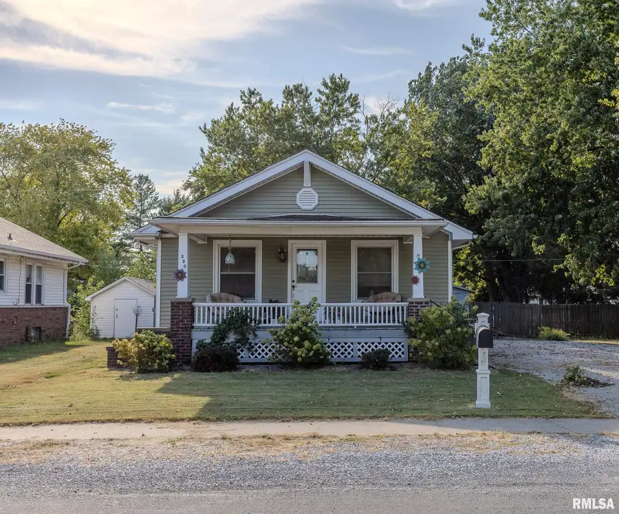 220 Minton Street, Carlinville, IL 62626 - #2