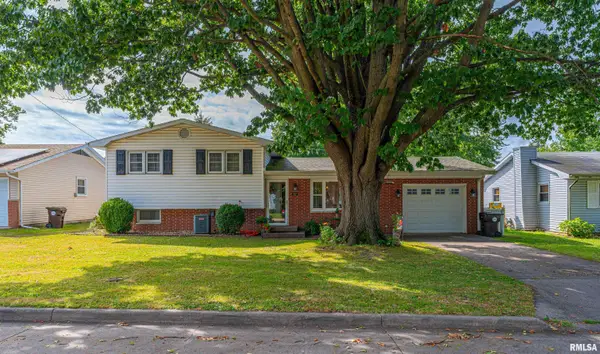 1033 N State Street, Lincoln, IL 62656