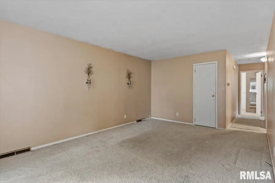 2528 Holmes Avenue, Springfield, IL 62704 - #3