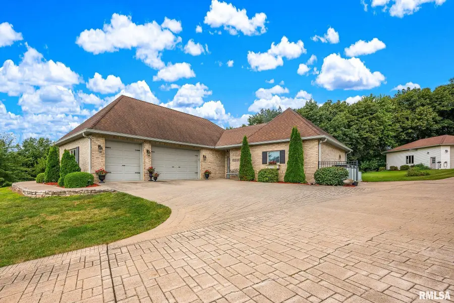 1064 Knox Rd 350 E, Galesburg, IL 61401 - #2