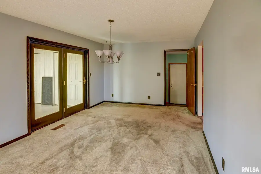 2 Wilshire Place, Stonington, IL 62567 - #2