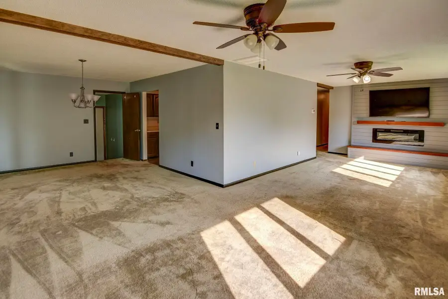 2 Wilshire Place, Stonington, IL 62567 - #3