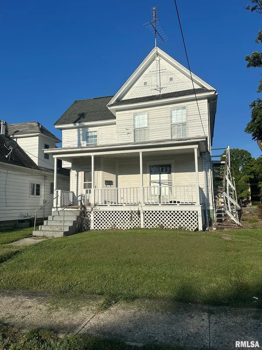 215 Hardin Avenue, Jacksonville, IL 62650 - #3