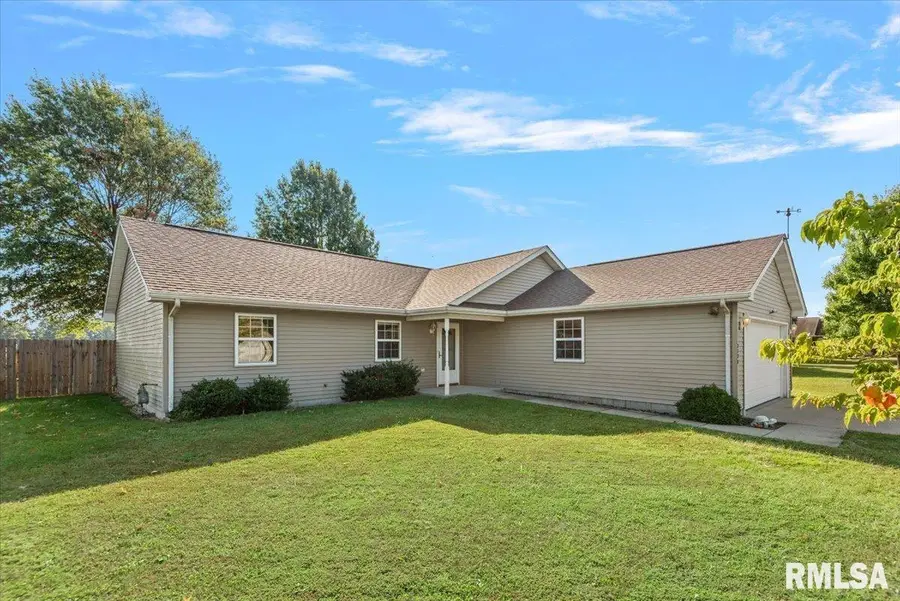 2320 White Oaks Drive, Taylorville, IL 62568 - #3