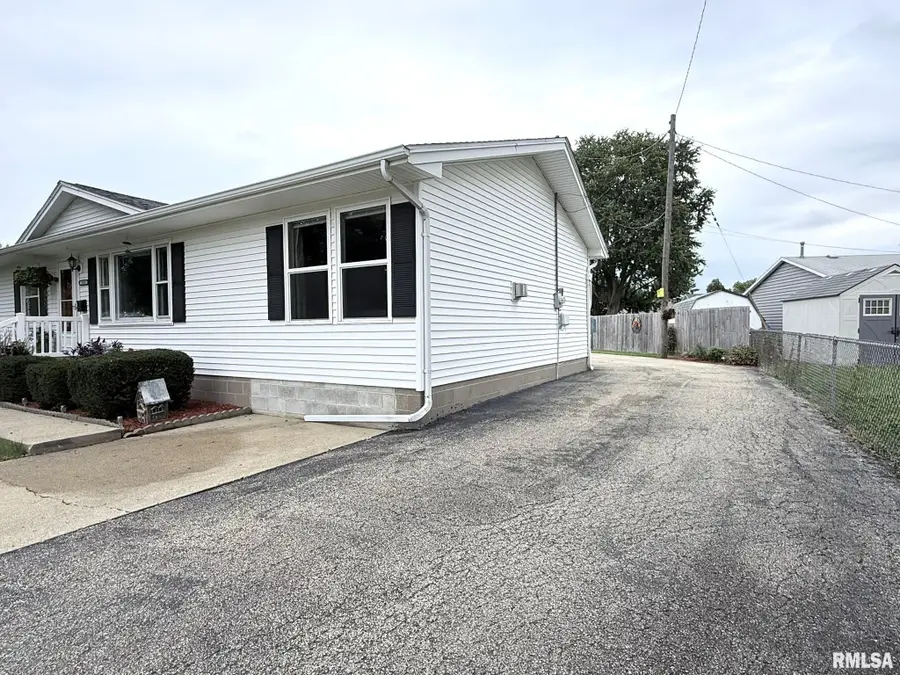 1111 Parkview Road, Galesburg, IL 61401 - #2