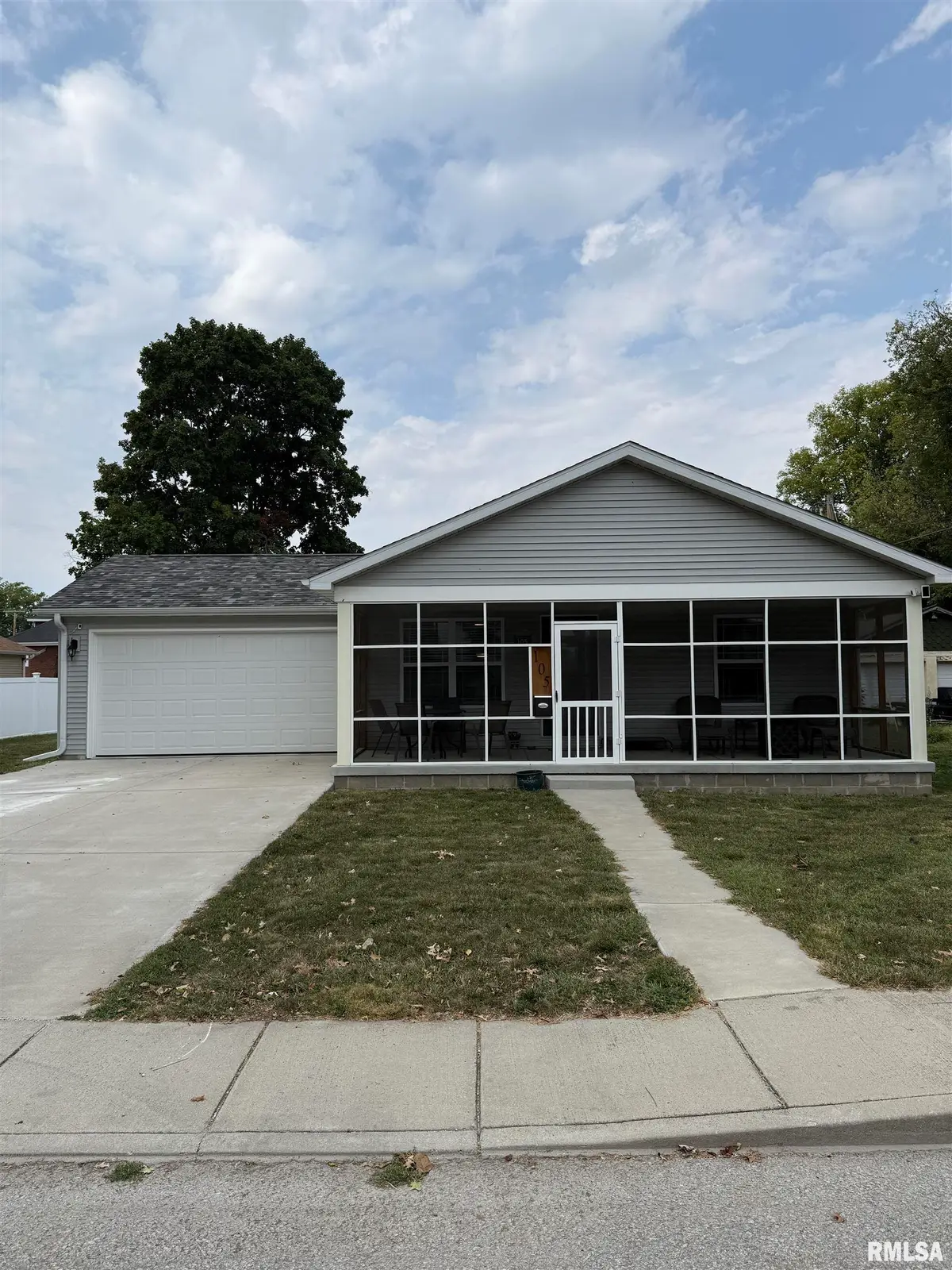 105 S Madison Street, Taylorville, IL 62568 - #1