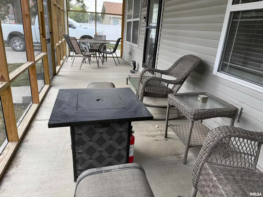 105 S Madison Street, Taylorville, IL 62568 - #3