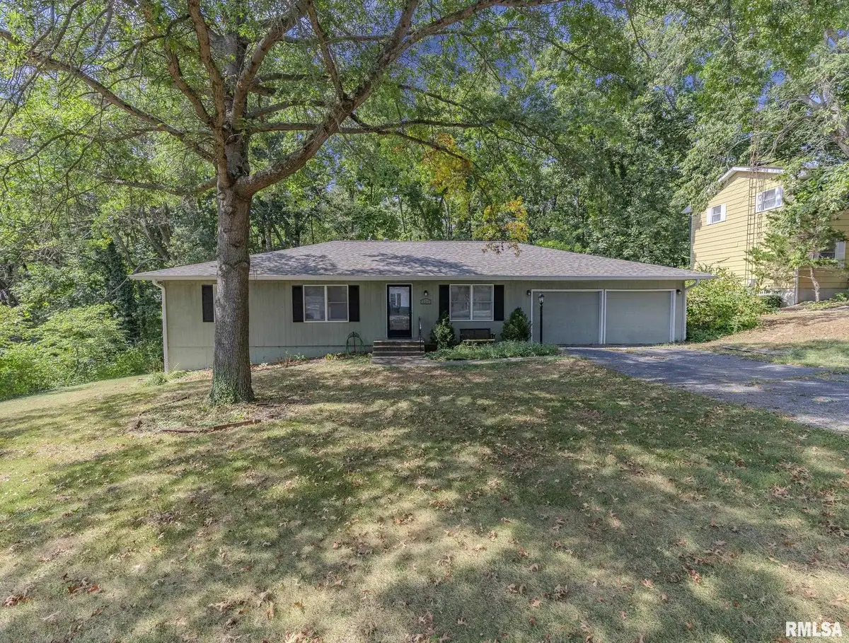 320 Hillcrest Drive, Carlinville, IL 62626 - #1