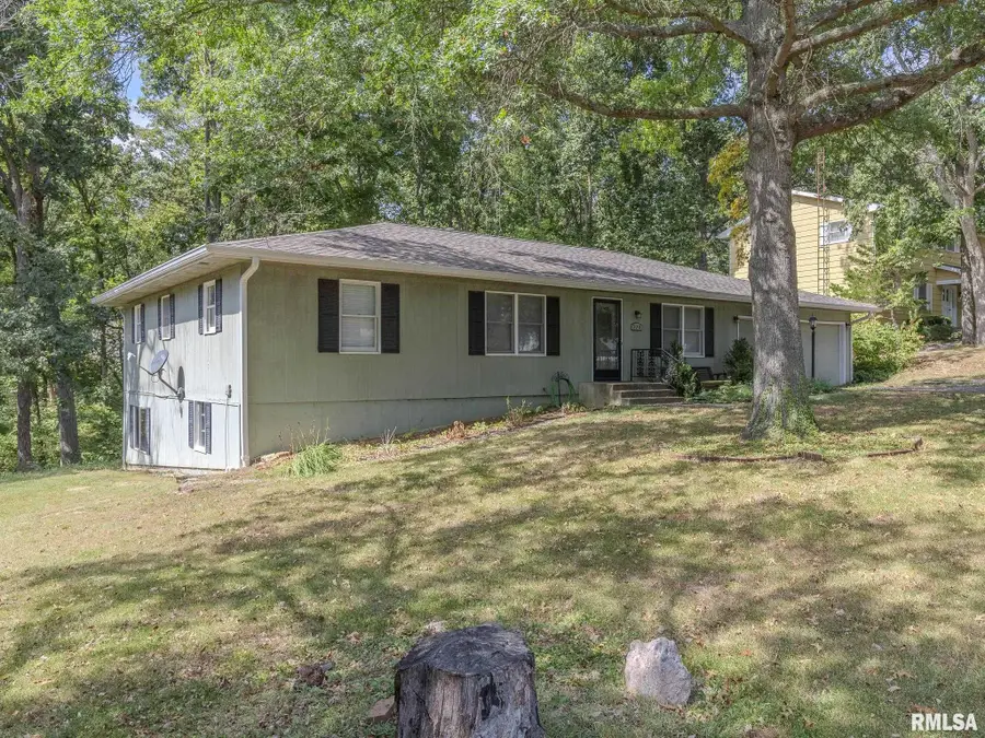 320 Hillcrest Drive, Carlinville, IL 62626 - #2