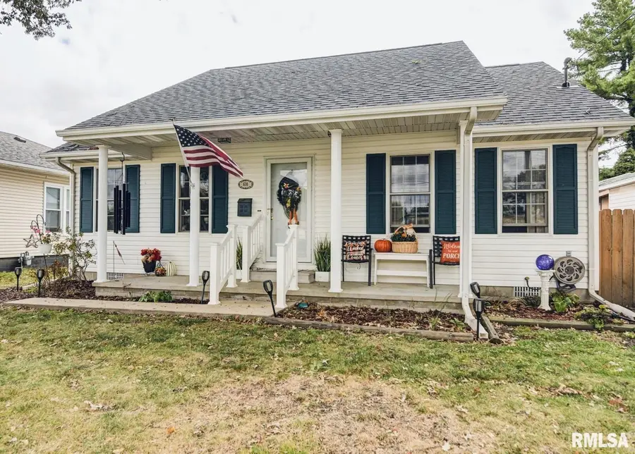 616 E Main Cross Street, Taylorville, IL 62568 - #2