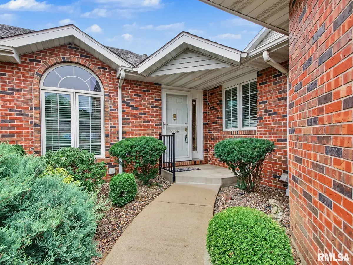 2706 NE Kings Point Ne Drive, Quincy, IL 62305 - #1