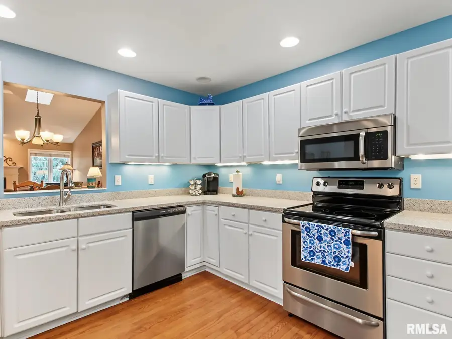 2706 NE Kings Point Ne Drive, Quincy, IL 62305 - #3