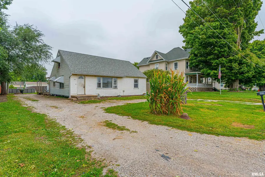 605 E South Street, Atlanta, IL 61723-9369 - #2