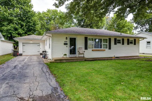 1200 Brown Court, Taylorville, IL 62568