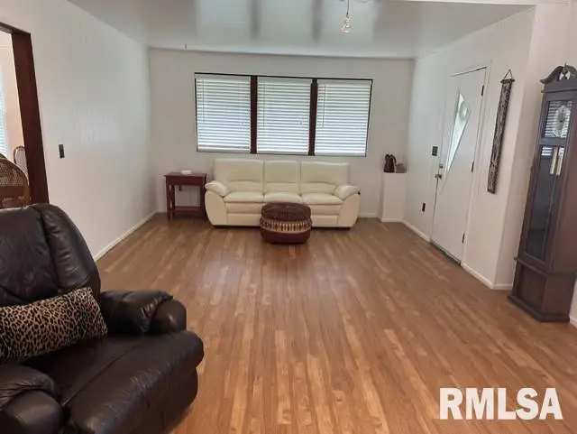 912 N Prairie Street, Jacksonville, IL 62650 - #2