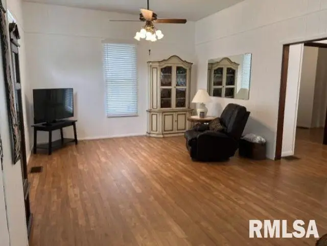 912 N Prairie Street, Jacksonville, IL 62650 - #3