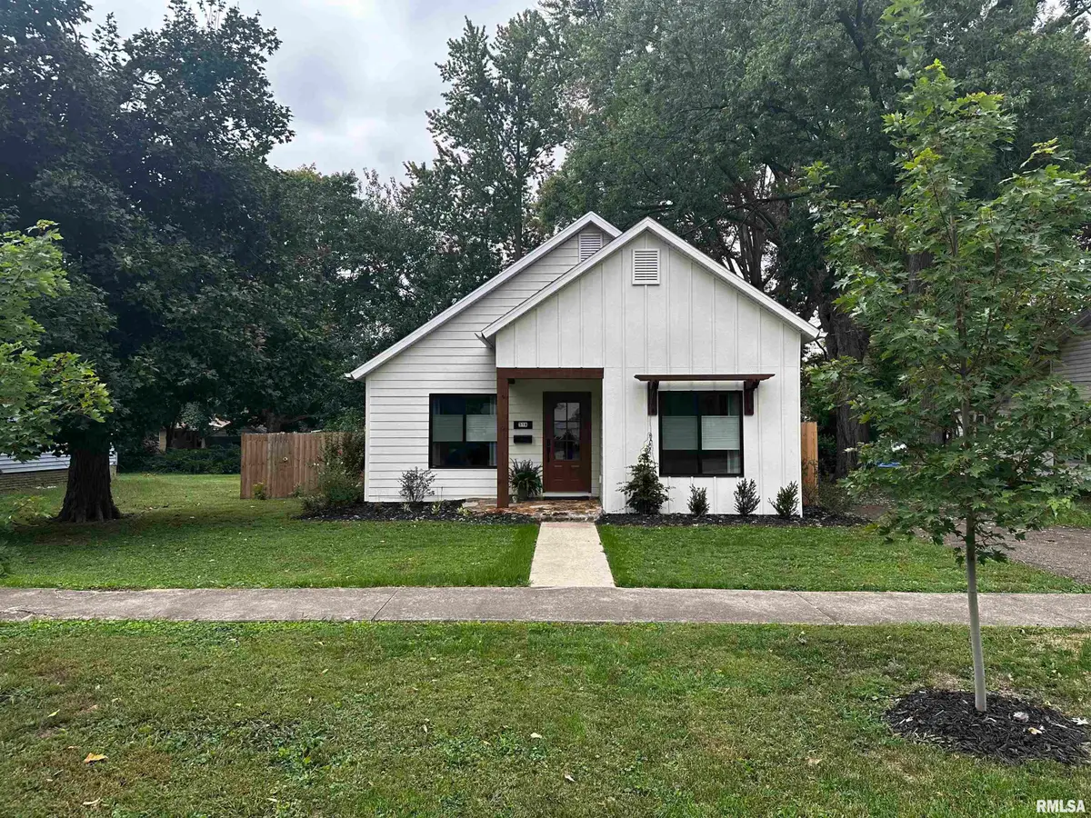 378 W Tremont Street, Waverly, IL 62692 - #1