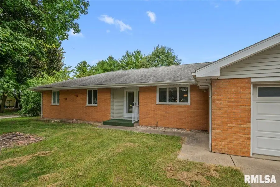 18 Elizabeth Court, Elkhart, IL 62634 - #2