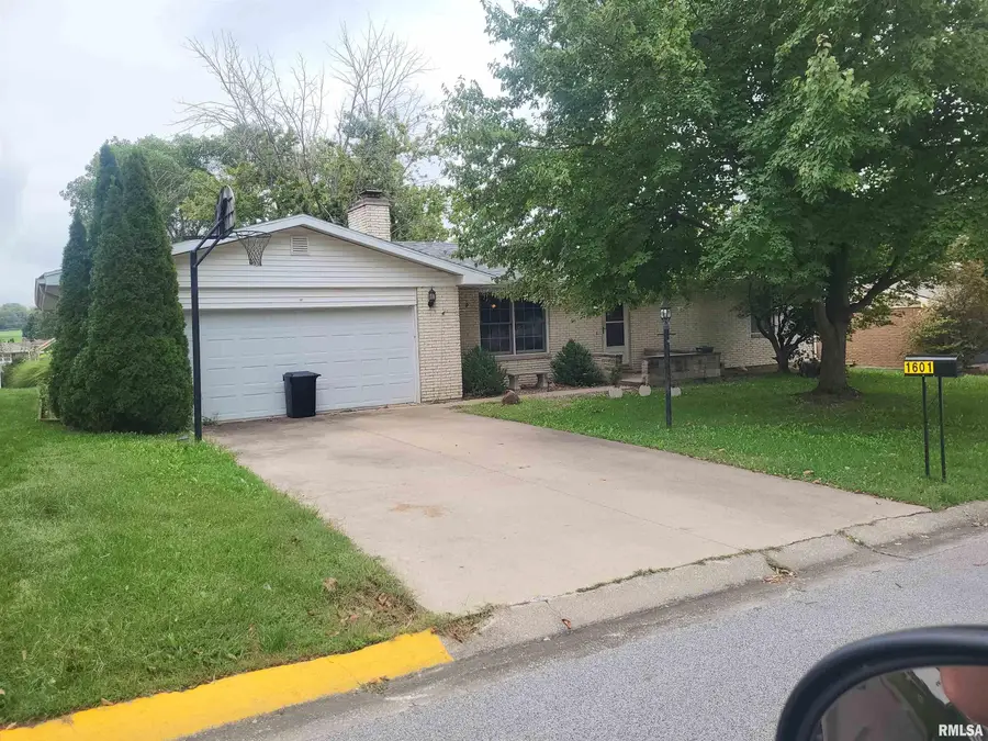 1601 S 28th Street, Quincy, IL 62301 - #2