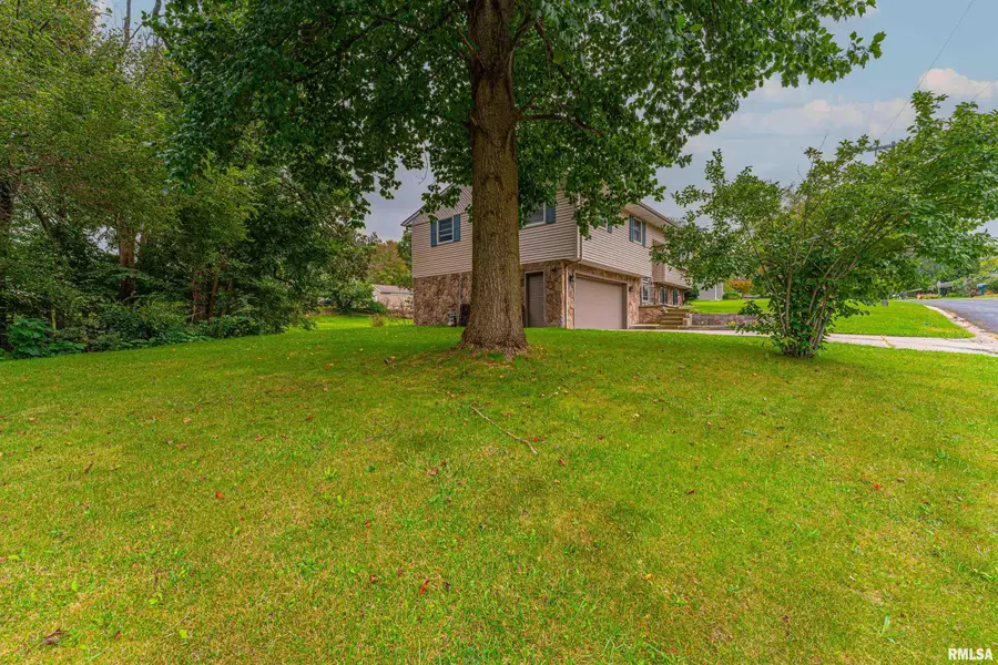 108 Country Club Drive, Pekin, IL 61554 - #3