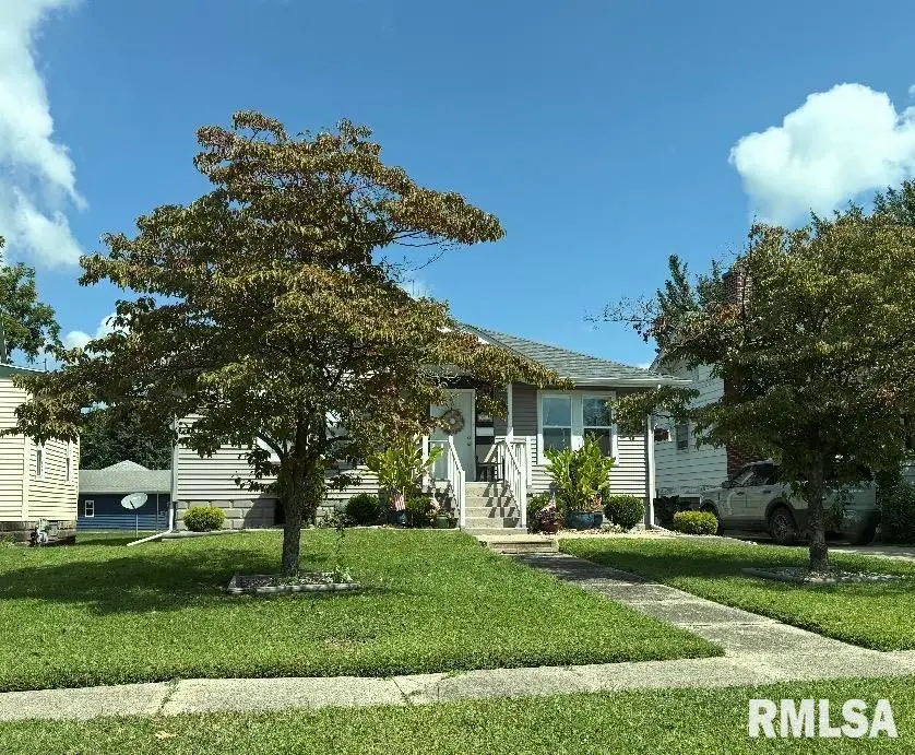 711 W Poplar Street, Taylorville, IL 62568 - #1