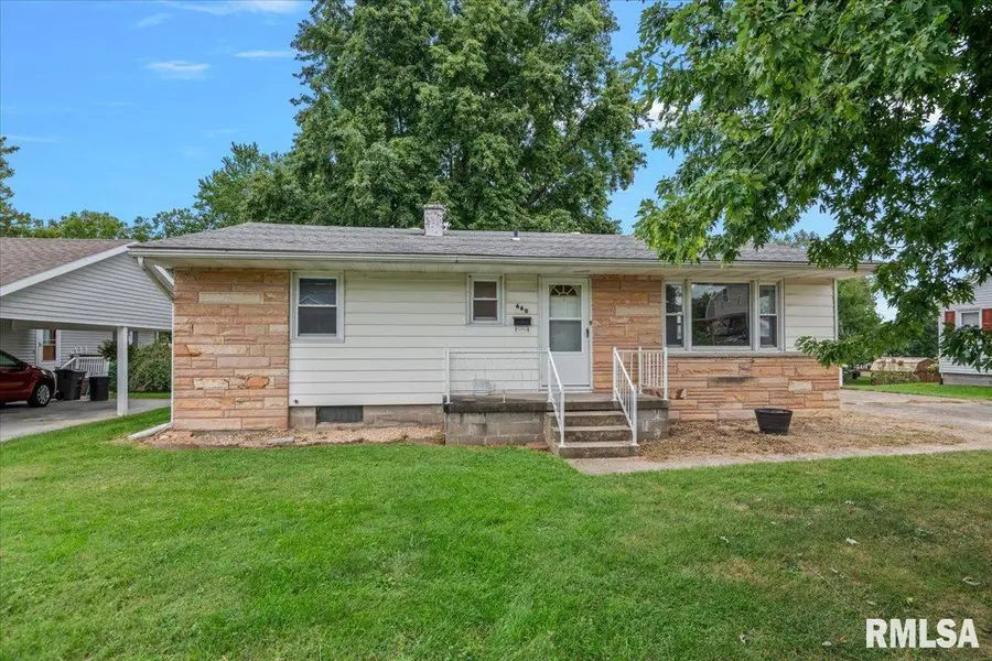 660 S Memorial Street, Pittsfield, IL 62363 - #2