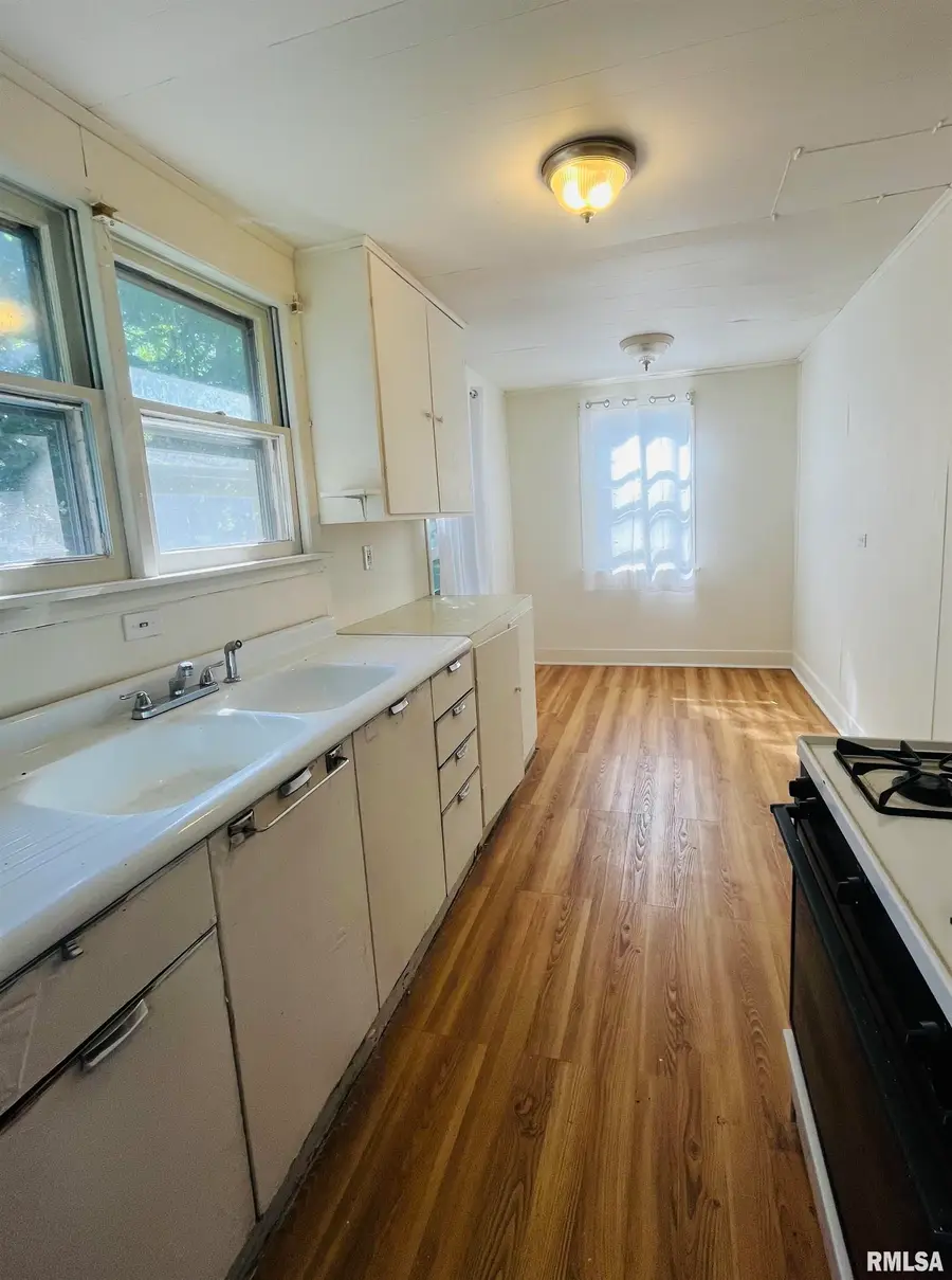 544 S Prairie Street, Jacksonville, IL 62650 - #2