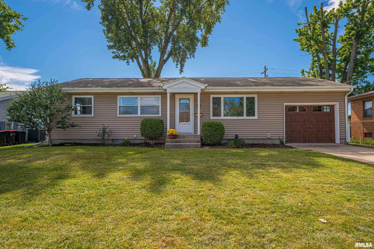 215 Mayfair Drive, Lincoln, IL 62656 - #1