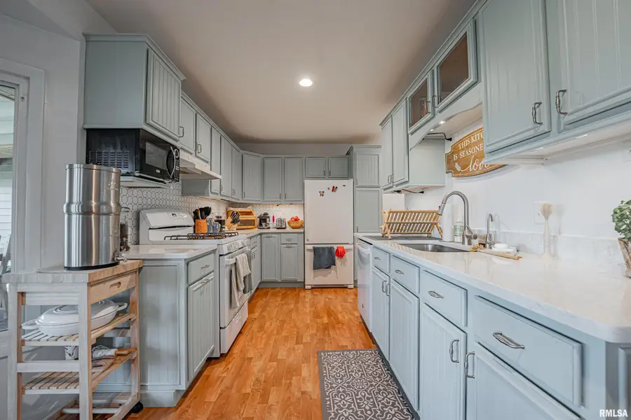 215 Mayfair Drive, Lincoln, IL 62656 - #3