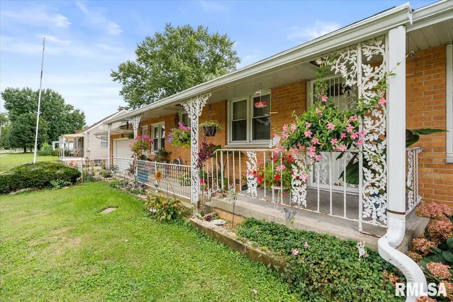 2240 Grandview Avenue, Grandview, IL 62702-0000 - #2