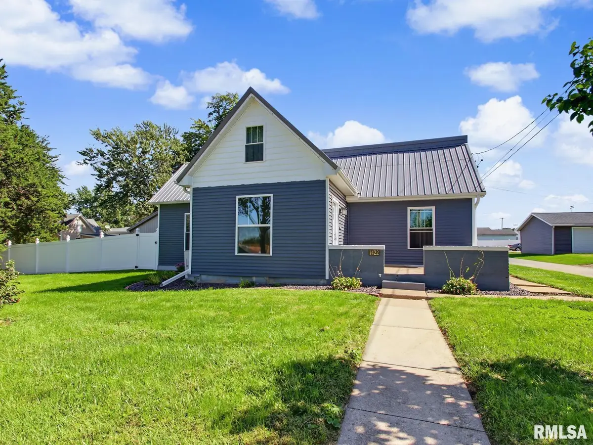 1422 N 17th Street, Quincy, IL 62301 - #1