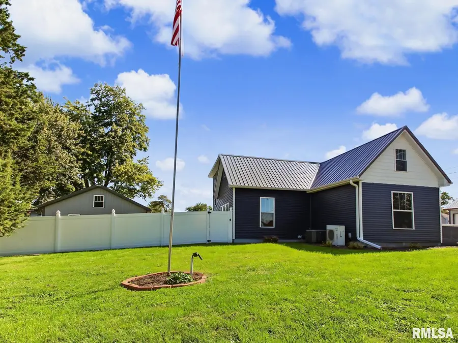 1422 N 17th Street, Quincy, IL 62301 - #2