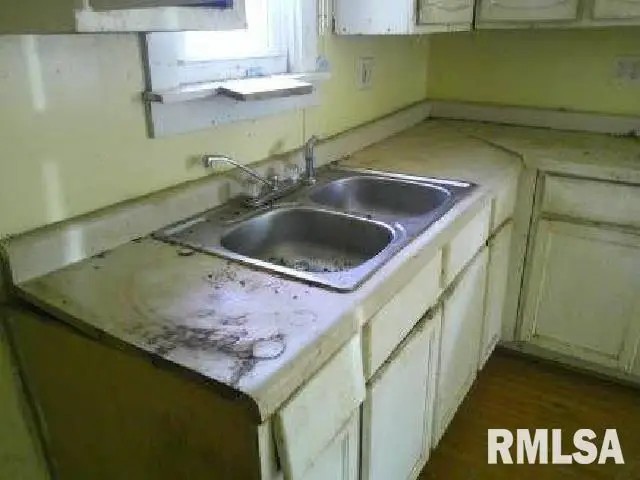 920 Elm Street, Macomb, IL 61455 - #3