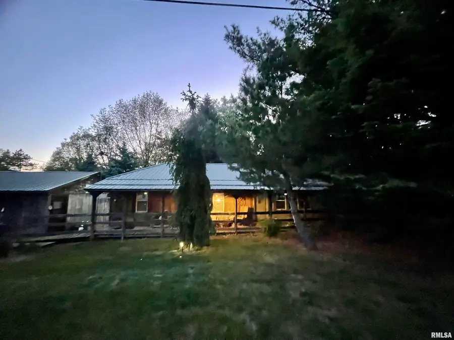 109 W 1st Street, East Galesburg, IL 61430 - #2