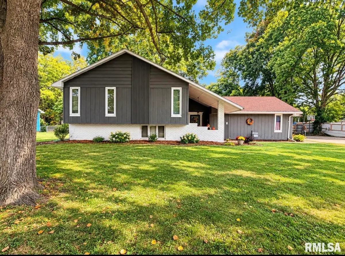 258 S Westgate Street, Jacksonville, IL 62650 - #1