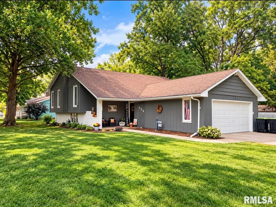 258 S Westgate Street, Jacksonville, IL 62650 - #2
