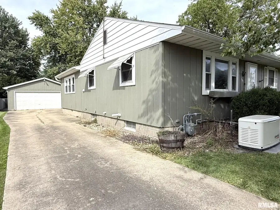 597 E 4th Street, Galesburg, IL 61401 - #2