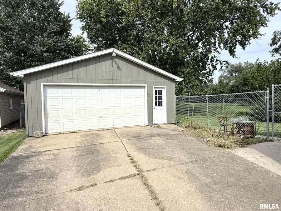 597 E 4th Street, Galesburg, IL 61401 - #3