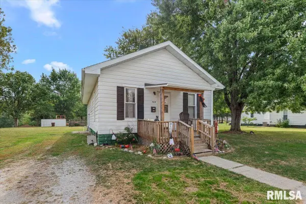 720 E Thompson Street, Taylorville, IL 62568